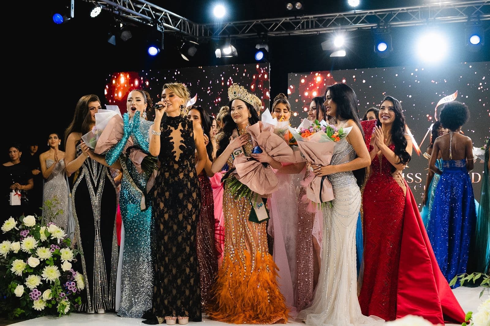 Podio oficial de Miss Grand Chile 2026: Ignacia Michelsón, Leandra Sáenz y Paula Jiménez